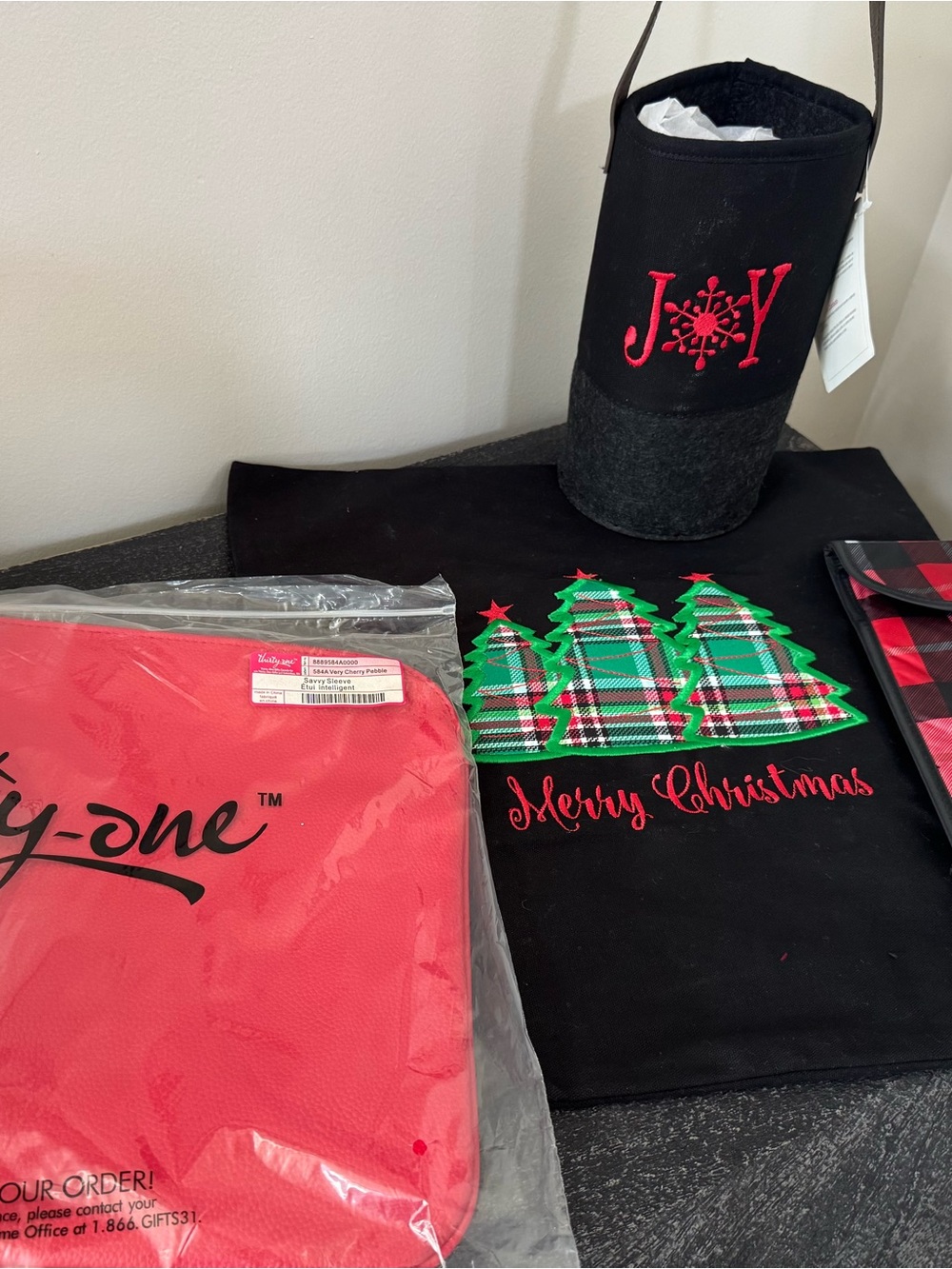 thirty-one holiday gifts! Set of 4 items (display only)